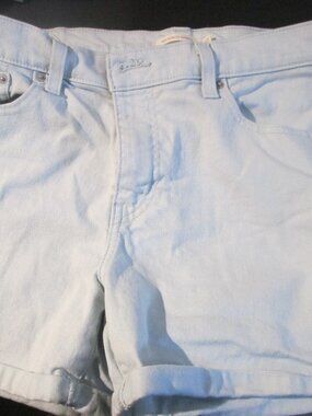 Ladies mid Length Levi Strauss light green Jean shorts sz 33